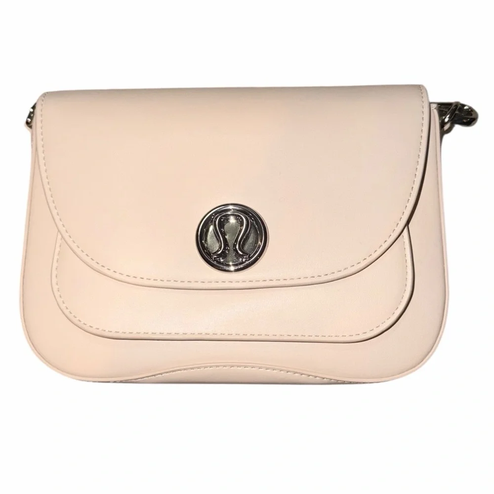 Lululemon Leather Alternative Crossbody Bag 1.5L Cashew and Silver MSRP $198 NWT - Picture 5 of 8